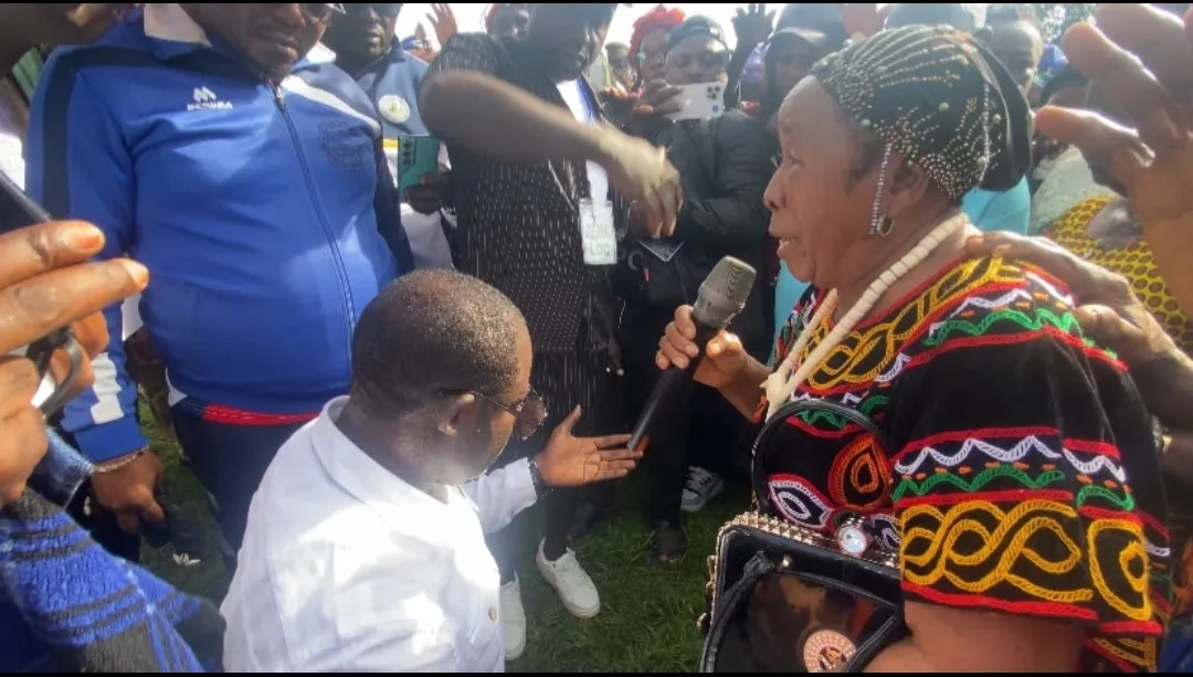 One of the widows thanking their benefactor after receiving financial support. She thanked Chief Tabe Besong and prayed he remains blessed and protected