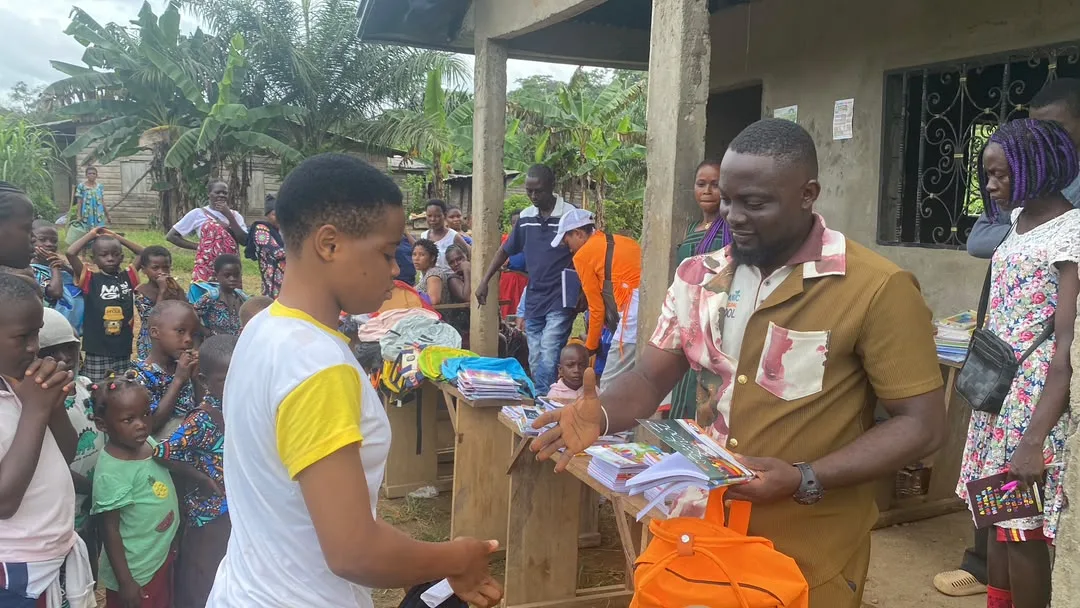B7 Organization Reaches 200 Schoolchildren With Donations in Mbonge
